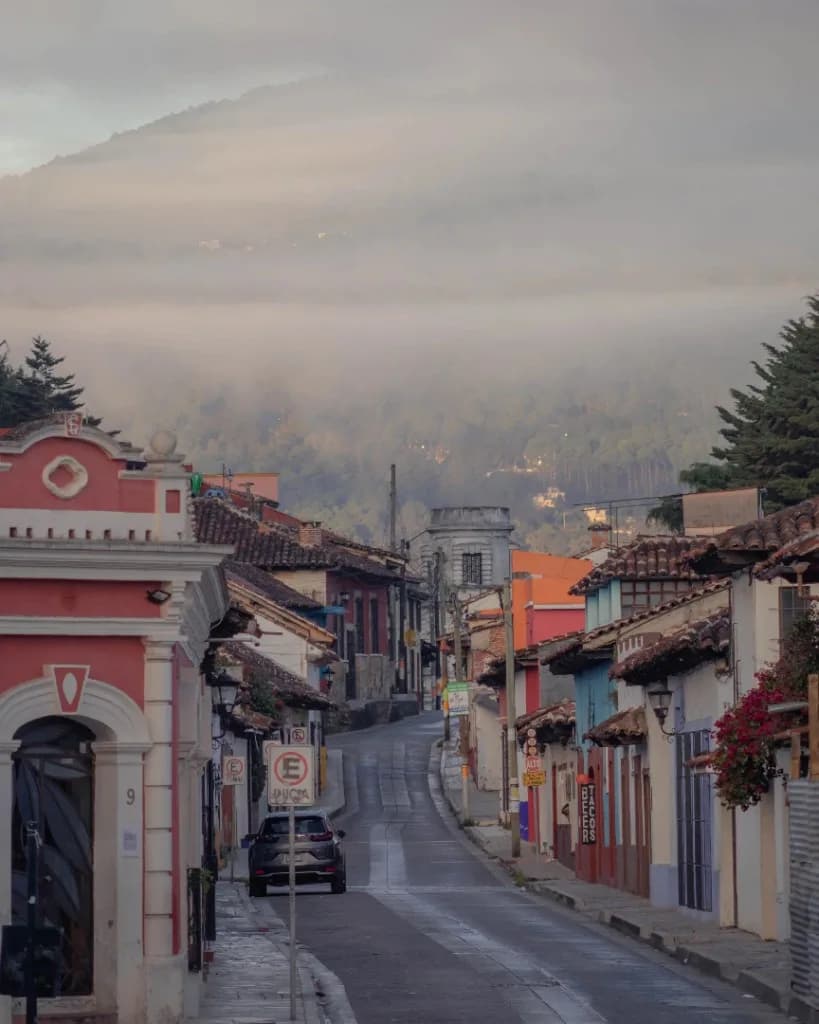 Colorful colonial streets in San Cristóbal de las Casas